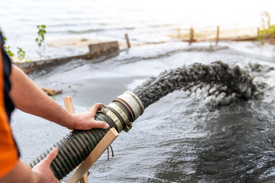 Sewage tanks cleaning